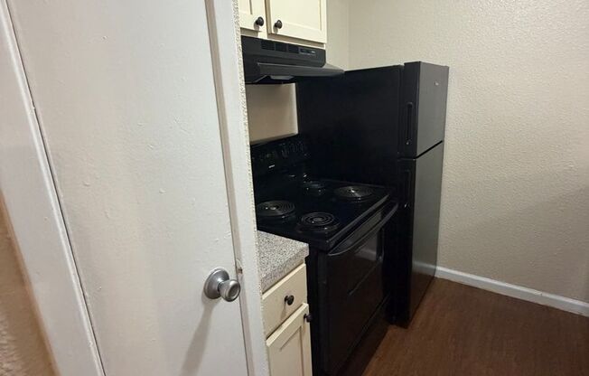 2 beds, 1 bath, 812 sqft, $1,085, Unit 1106