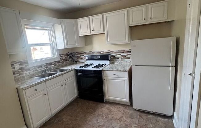 3746 W 39 ST