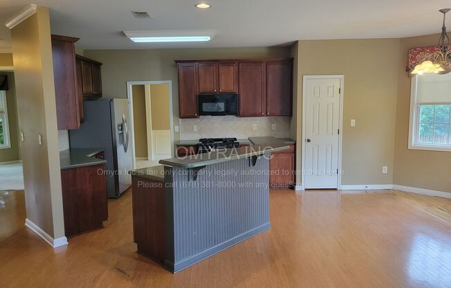 Beautiful 4 Bedroom House in Buford!
