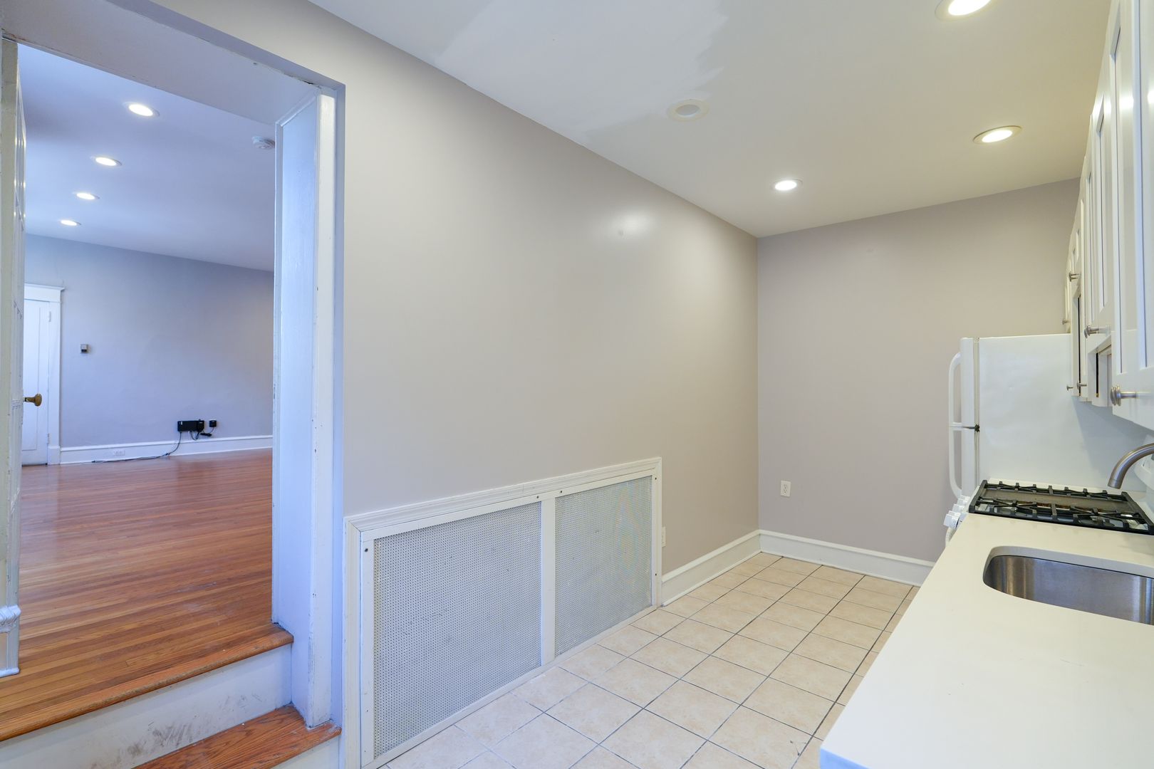 Amazing 1st fl Apt with private entrance and w/d