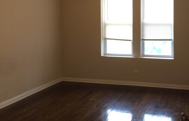 3 beds, 1 bath, $1,200, Unit 7800 #3N