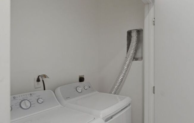 2 beds, 1.5 baths, 850 sqft, $1,299, Unit C3