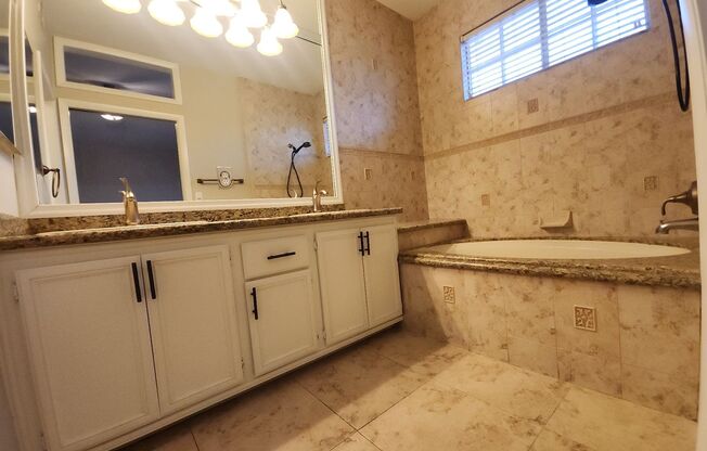 3 beds, 2.5 baths, $1,750, Unit Unit 1039