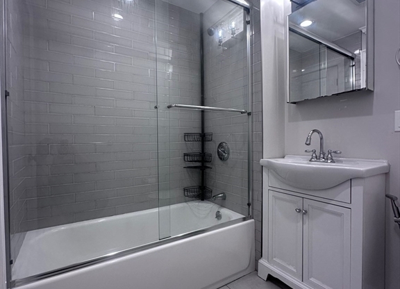 39 W Walnut Park