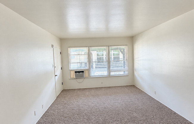 8366 Sargent Ave