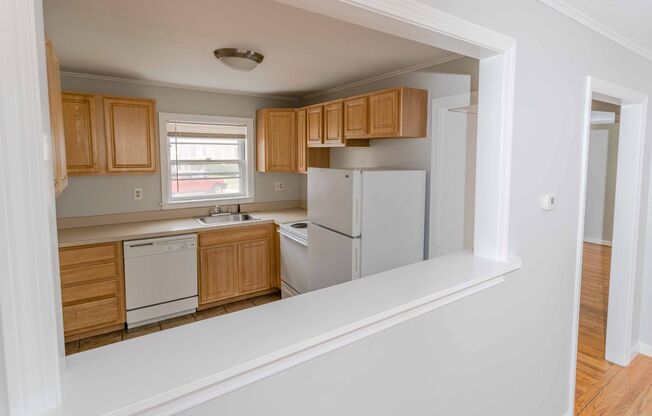 2 beds, 1 bath, $1,795, Unit B-1355-4