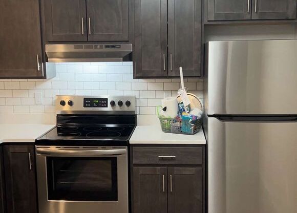 1 bed, 1 bath, 810 sqft, $1,560, Unit 800-104