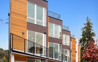 Stylish, Bright and Efficient 2 bed 1.75 Bath Townhome. Walk to U-Village!