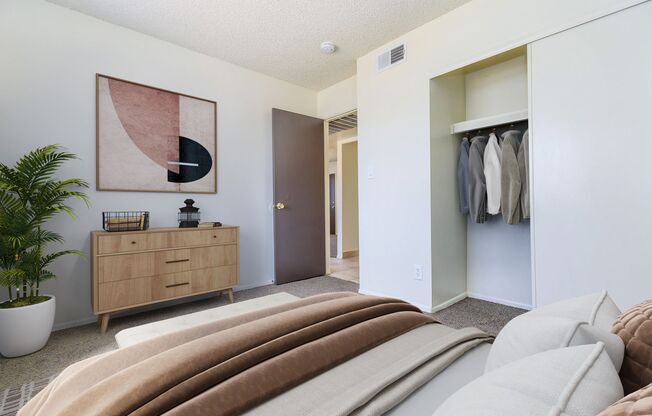 2 beds, 1 bath, 780 sqft, $1,099, Unit 2045