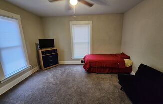 Studio, 1 bath, 500 sqft, $695, Unit Apt 2