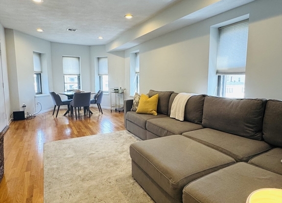 36 ASHLEY ST