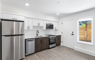 **6 WEEKS FREE RENT & $1000 Gift Card Concession Upon Move In** | New construction - Minutes from Downtown PDX