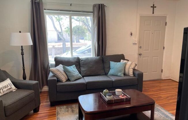 ADORABLE WEST MESA HOME 2 Bedroom 1/BA 1/CG BYA