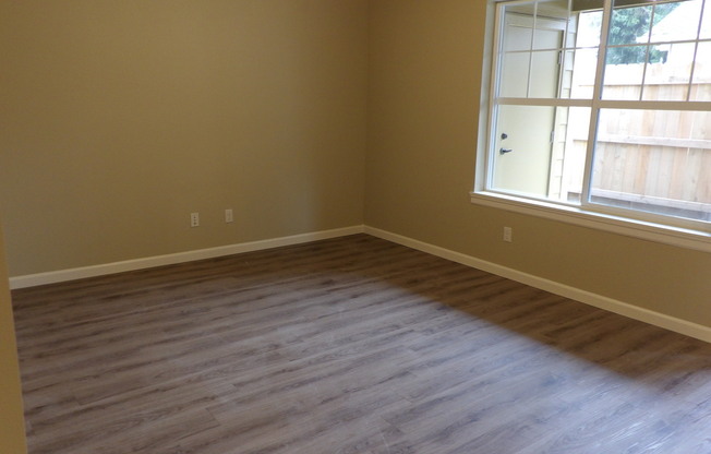 690 SE 5 AVE