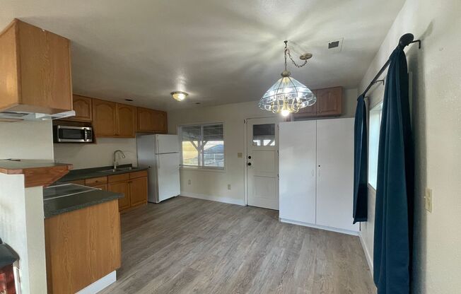 2 beds, 1 bath, $1,600