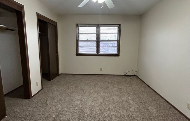 2 beds, 1 bath, 950 sqft, $875, Unit #7