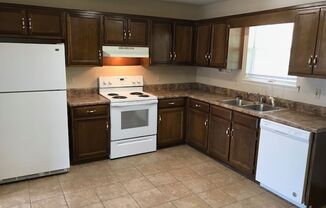 2 beds, 1.5 baths, 1,100 sqft, $940, Unit #7