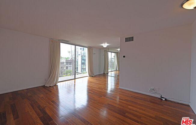 1 bed, 2 baths, 737 sqft, $3,150, Unit 424