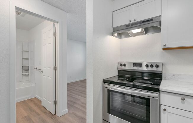 2 beds, 1 bath, 800 sqft, $1,740, Unit Unit 12