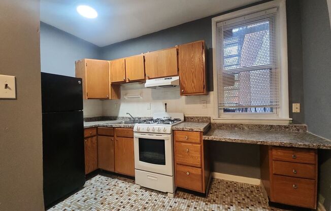 1 bed, 1 bath, $1,050, Unit 2C