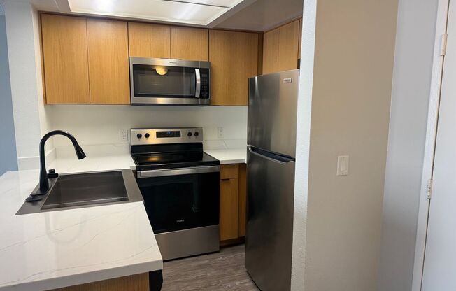 1 bed, 1 bath, 671 sqft, $2,425, Unit 355