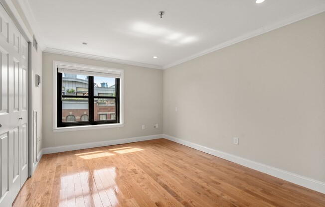 2 beds, 2 baths, 1,285 sqft, $5,750, Unit 5G