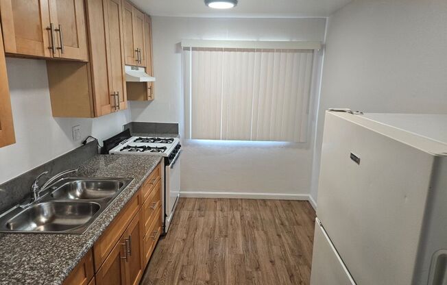 **.4210-4216 Division Street