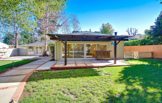 ENTERTAINER'S DELIGHT! GATED ESTATE IN SOUGHT AFTER COLLEGE ACRES!