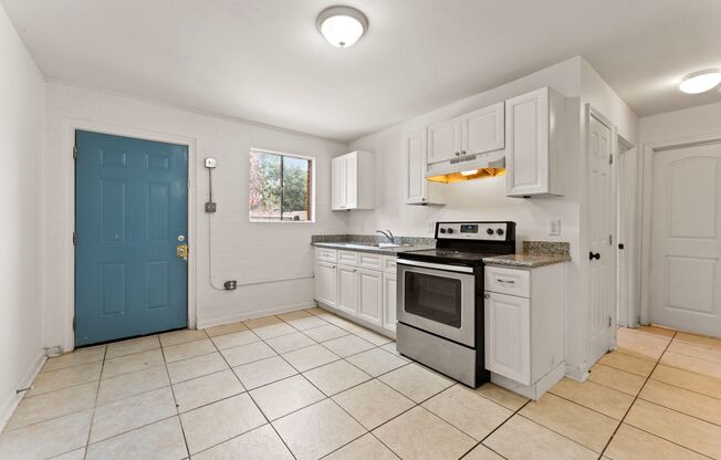 2 beds, 1 bath, 700 sqft, $650, Unit 1132 Aster St.