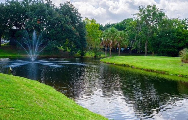 Lake With Fountain at Auburn Glen Apartments, Florida, 32256