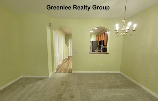 2 Story 2Bed/2.5 Bath Townhome - Community Pool - Gated - Pond View