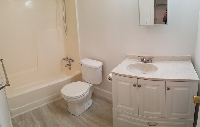 2 beds, 1 bath, $1,400