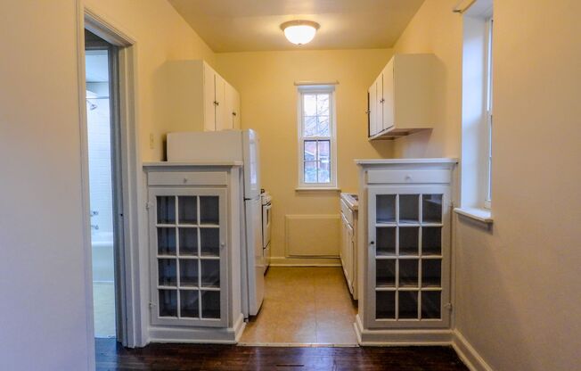 Studio, 1 bath, 450 sqft, $800, Unit 775-44