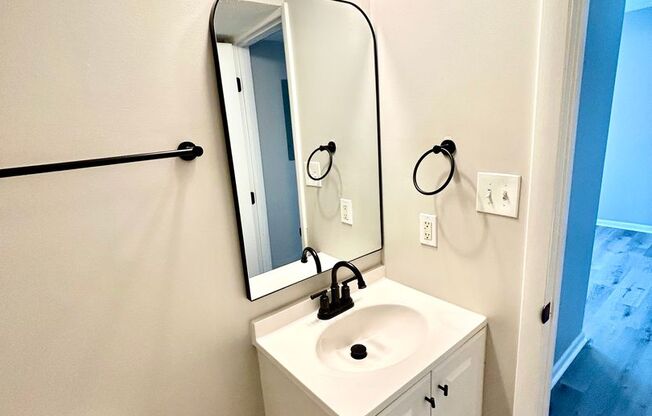 2 beds, 1.5 baths, 1,100 sqft, $1,090, Unit 704-C