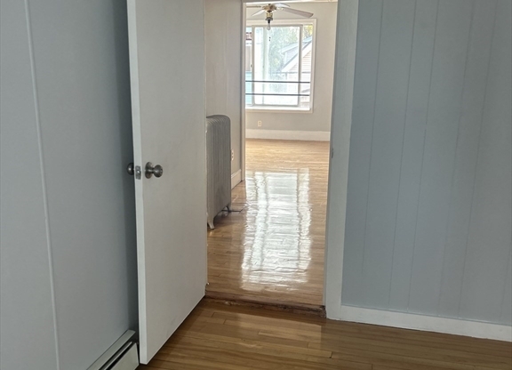 2 beds, 1 bath, $2,800, Unit 2