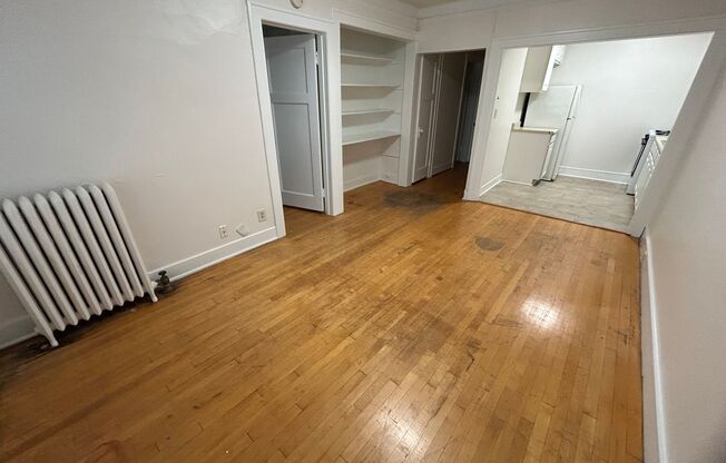 1 bed, 1 bath, $995, Unit 33