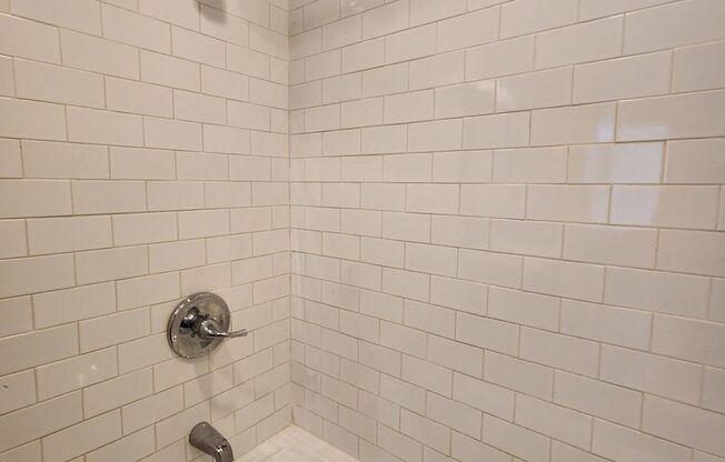 1 bed, 1 bath, 540 sqft, $700, Unit 617 NW 25th St Apt A Downstairs