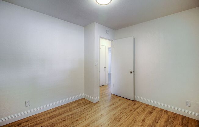 801 W 9 ST