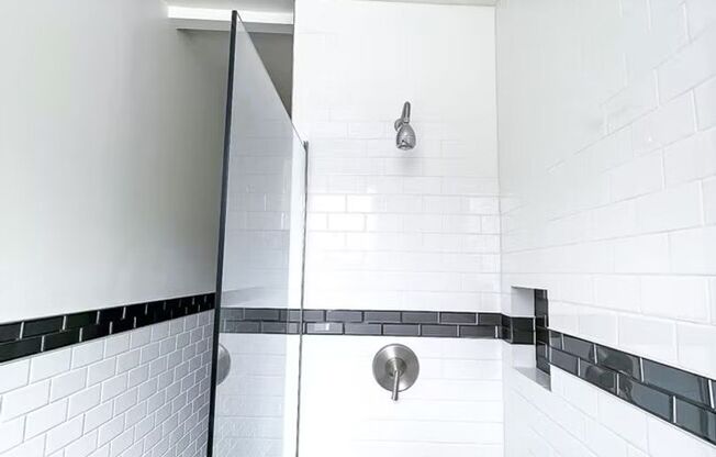 Studio, 1 bath, 300 sqft, $1,199, Unit 208