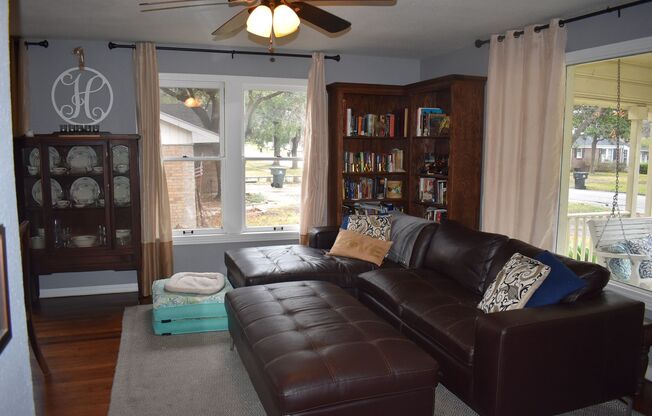 3 beds, 2 baths, $1,595