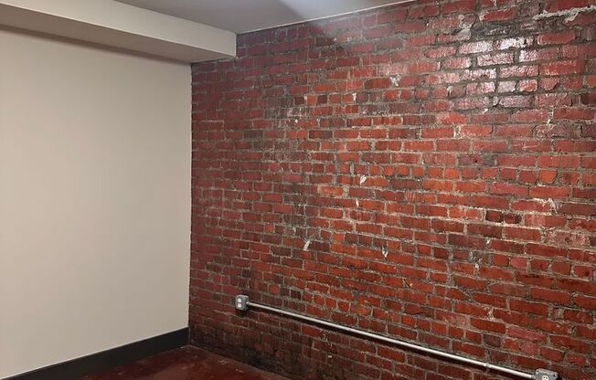 2 beds, 2 baths, 850 sqft, $1,399, Unit APT 106