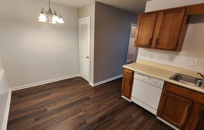 1504 HALSTON CRES NW