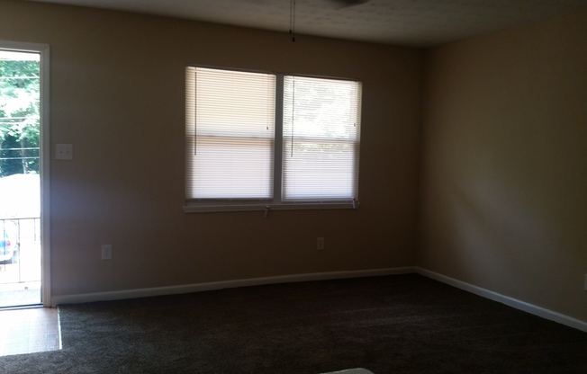 2 beds, 1 bath, $1,295