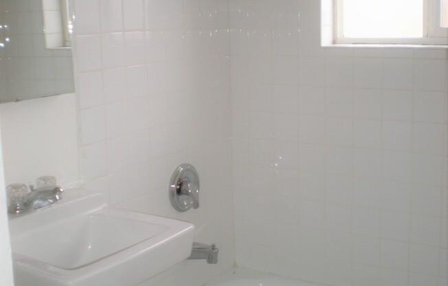 1 bed, 1 bath, 624 sqft, $1,495, Unit A04