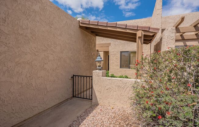 Views of Camelback! 2 Bedrooms / 2.5 Bath / 2 Car Garage