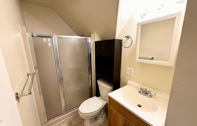 2 beds, 1 bath, $1,350, Unit A