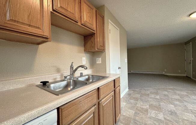 2 beds, 1 bath, 770 sqft, $1,297, Unit 5