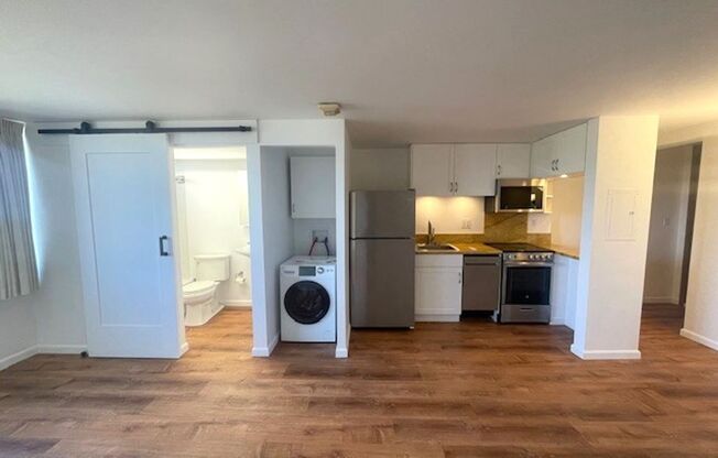 Renovated Studio / 1 Bath in Century Park Plaza