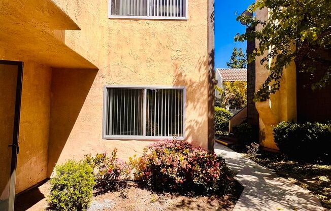 Lovely 1 Bedroom, 1 Bath Apartment. Waiting for You to Make it Home!