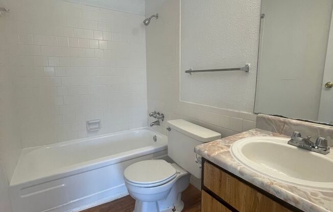 2 beds, 2 baths, 902 sqft, $1,070, Unit 231